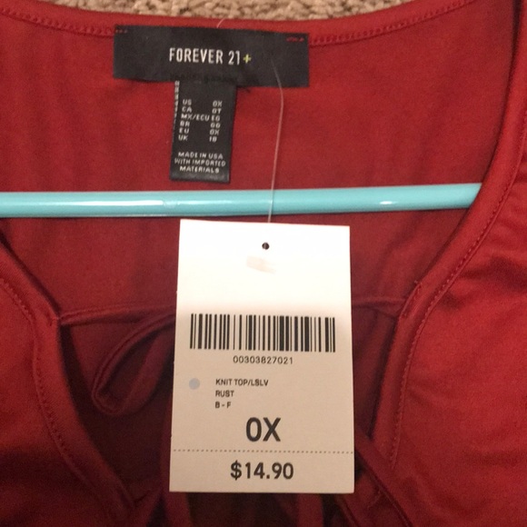 Plus size forever 21 shirt. Low cut - Picture 2 of 3